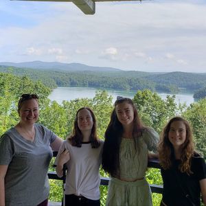 Meet your Posher, Elaine